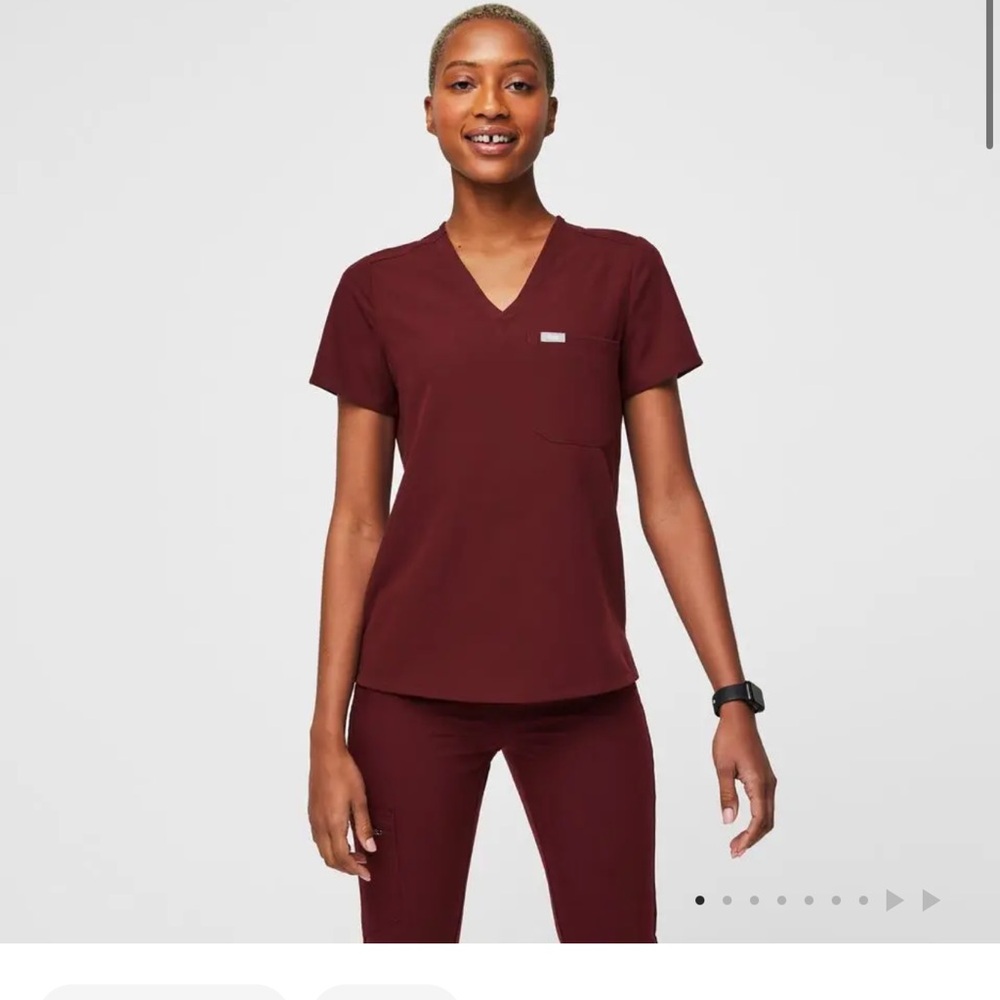 FIGS CATARINA ONE-POCKET SCRUB TOP